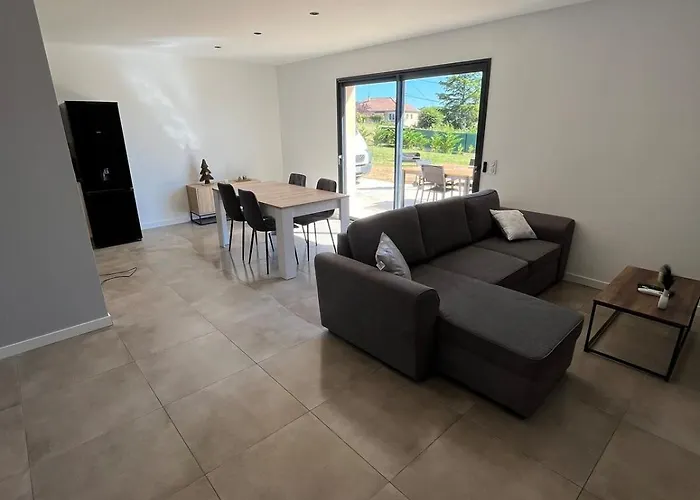 Maison Neuve Climatisee 빌라 *