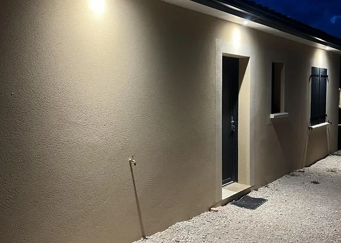 Maison Neuve Climatisee 빌라 *